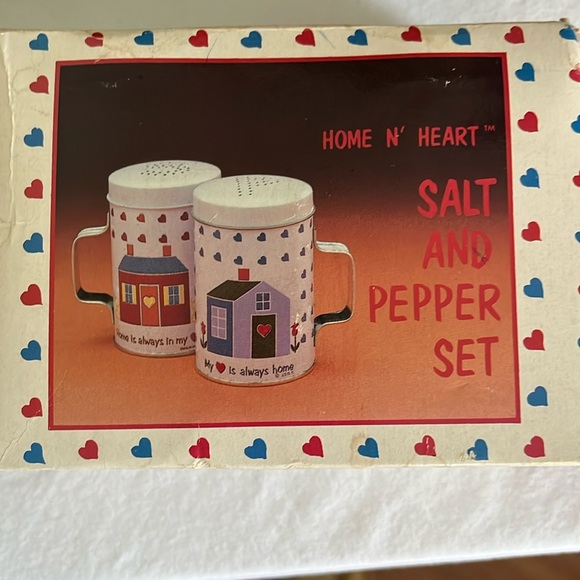 Vintage Heart and Home salt and pepper shakers - Picture 1 of 3